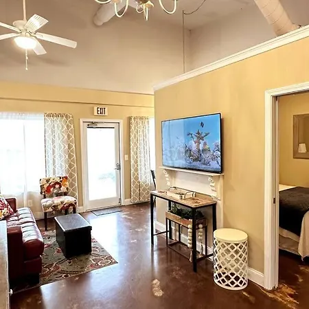 Haven At Hazel~Downtown Bungalow Demorest Exterior photo
