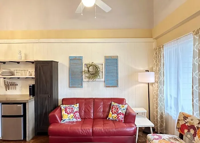 Haven At Hazel~Downtown Bungalow