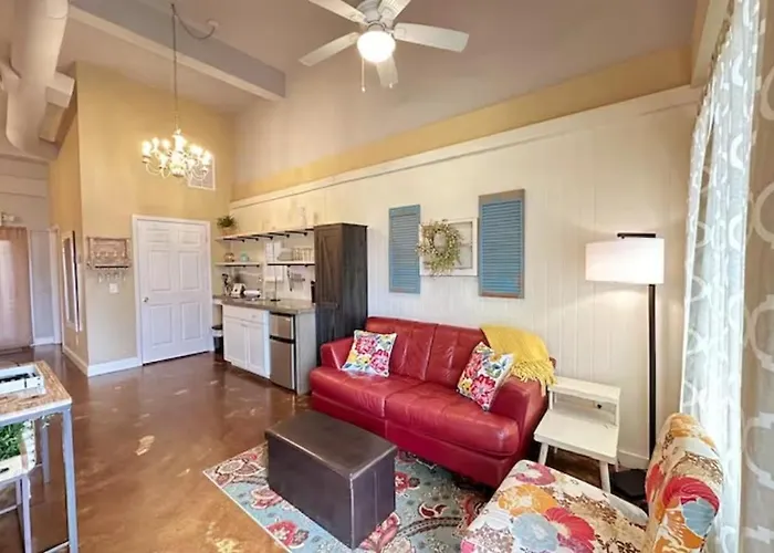 Haven At Hazel~Downtown Bungalow